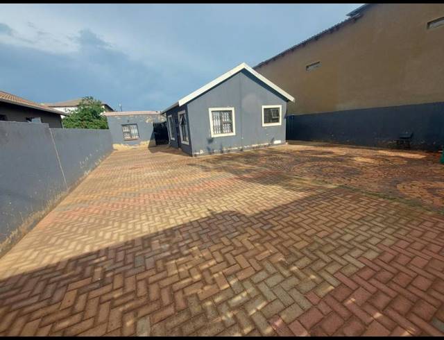 2 BEDROOM HOUSE FOR SALE IN PROTEA GLEN